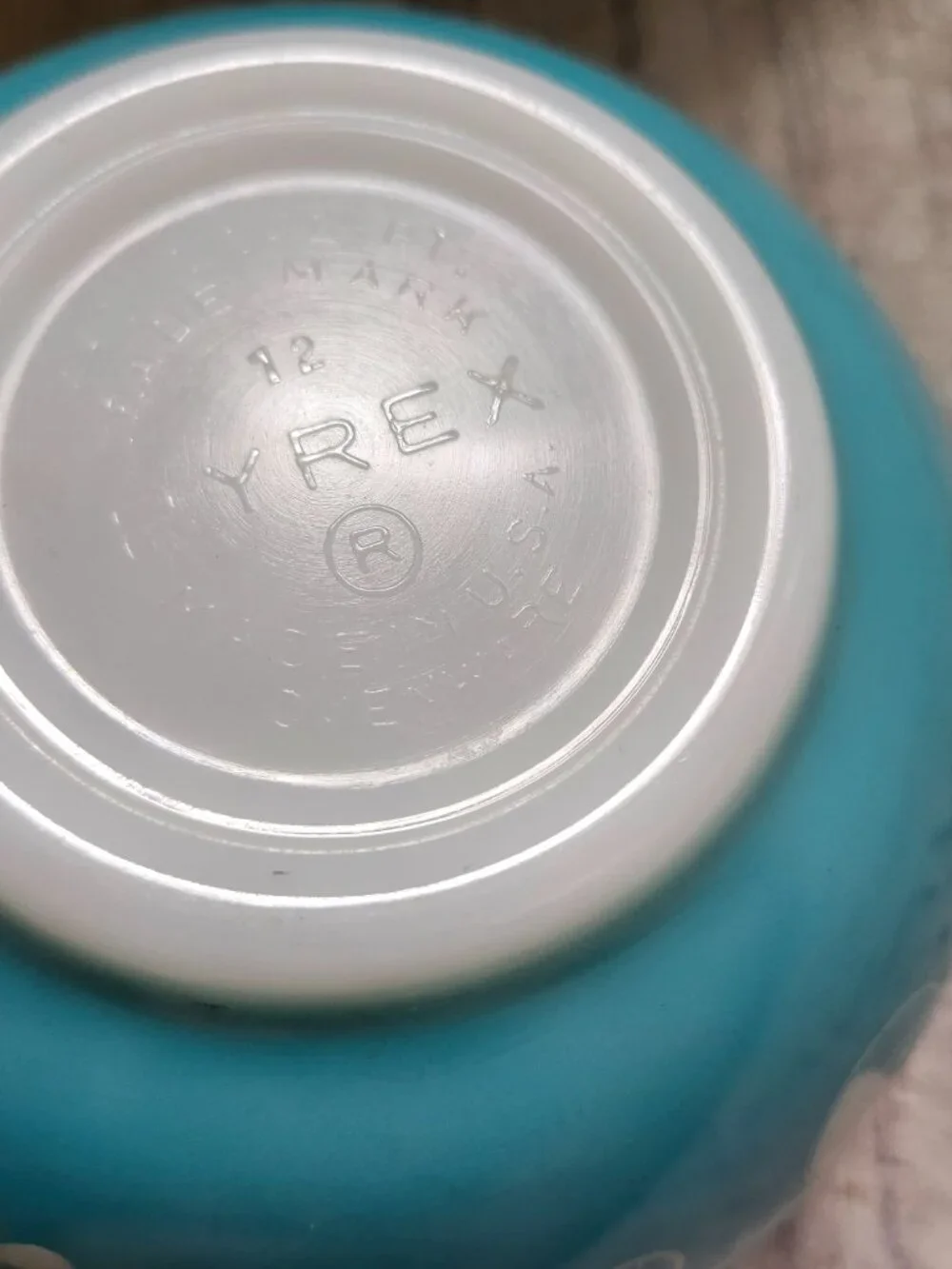 Pyrex balloons chip and dip set